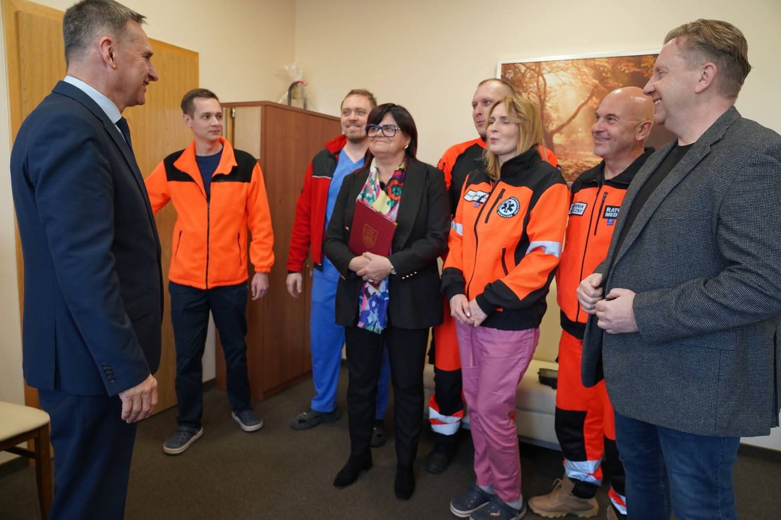 Zdjęcie: Dwa nowe ambulanse dla szpitala